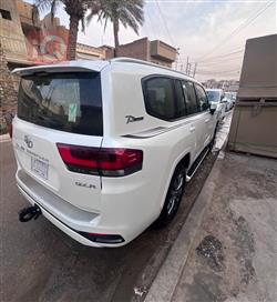 تۆیۆتا لاند کروزەر